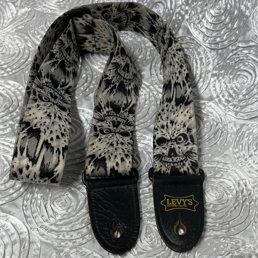 Levy’s Black and White Guitar Strap